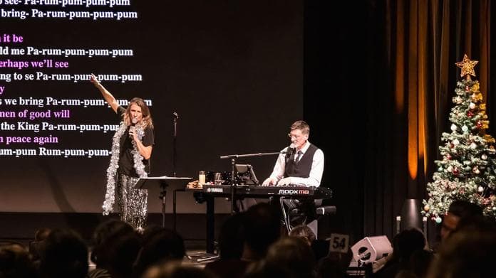 Birgit Denk lädt zum „Allgesang“ - Komm sing mit: Weihnachtslieder