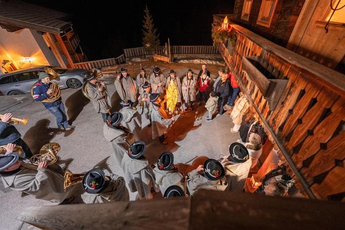Traditionelles Heiligenbluter Sternsingen