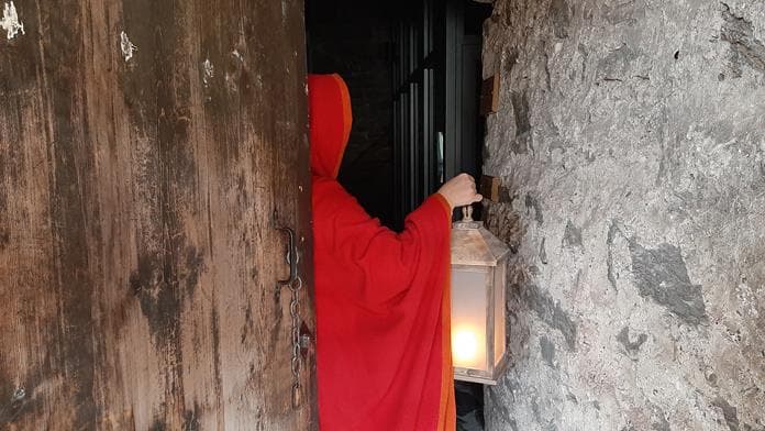 Familienführung durch den Wehrturm
