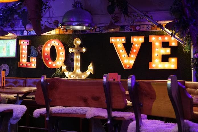Silvester im Monkey Circus mit Silvestermenüs und DJ